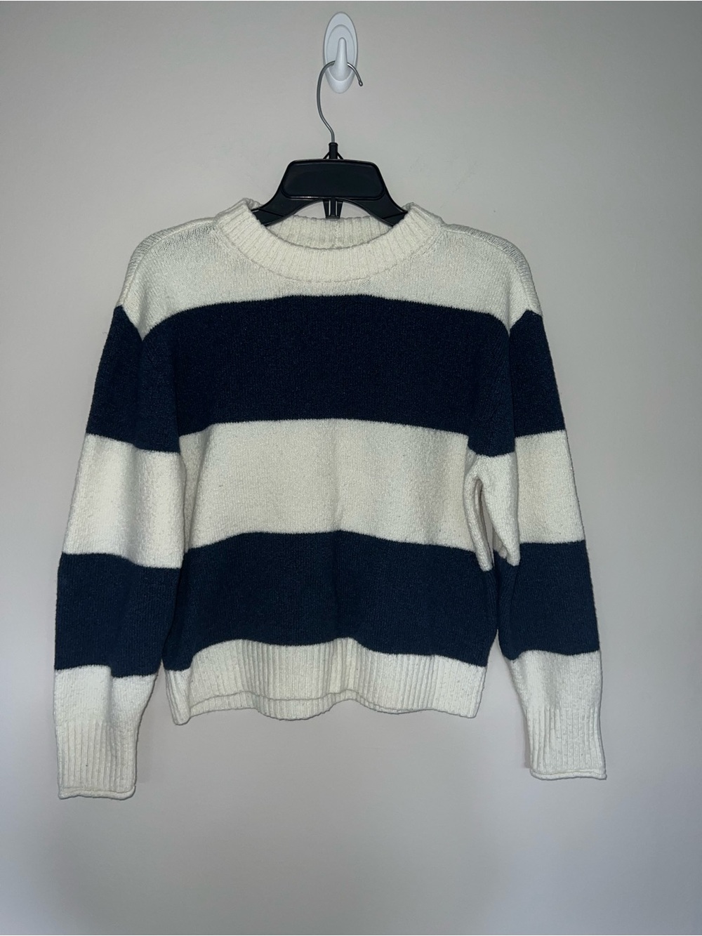 Cozy Wide-Stripe Knit Sweater in Navy and white American Eagle XS